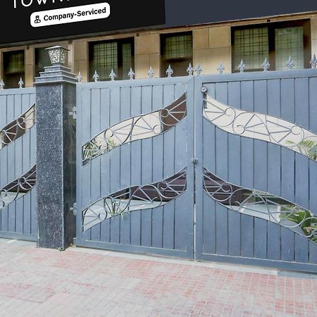 Super Townhouse Sushant Lok Phase 1 Formerly Hotel Neven غورغاون المظهر الخارجي الصورة