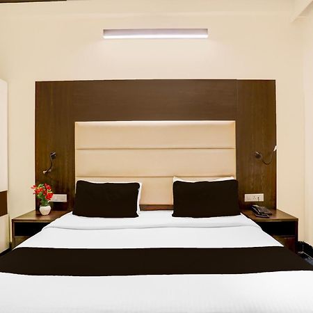 Super Townhouse Sushant Lok Phase 1 Formerly Hotel Neven غورغاون المظهر الخارجي الصورة