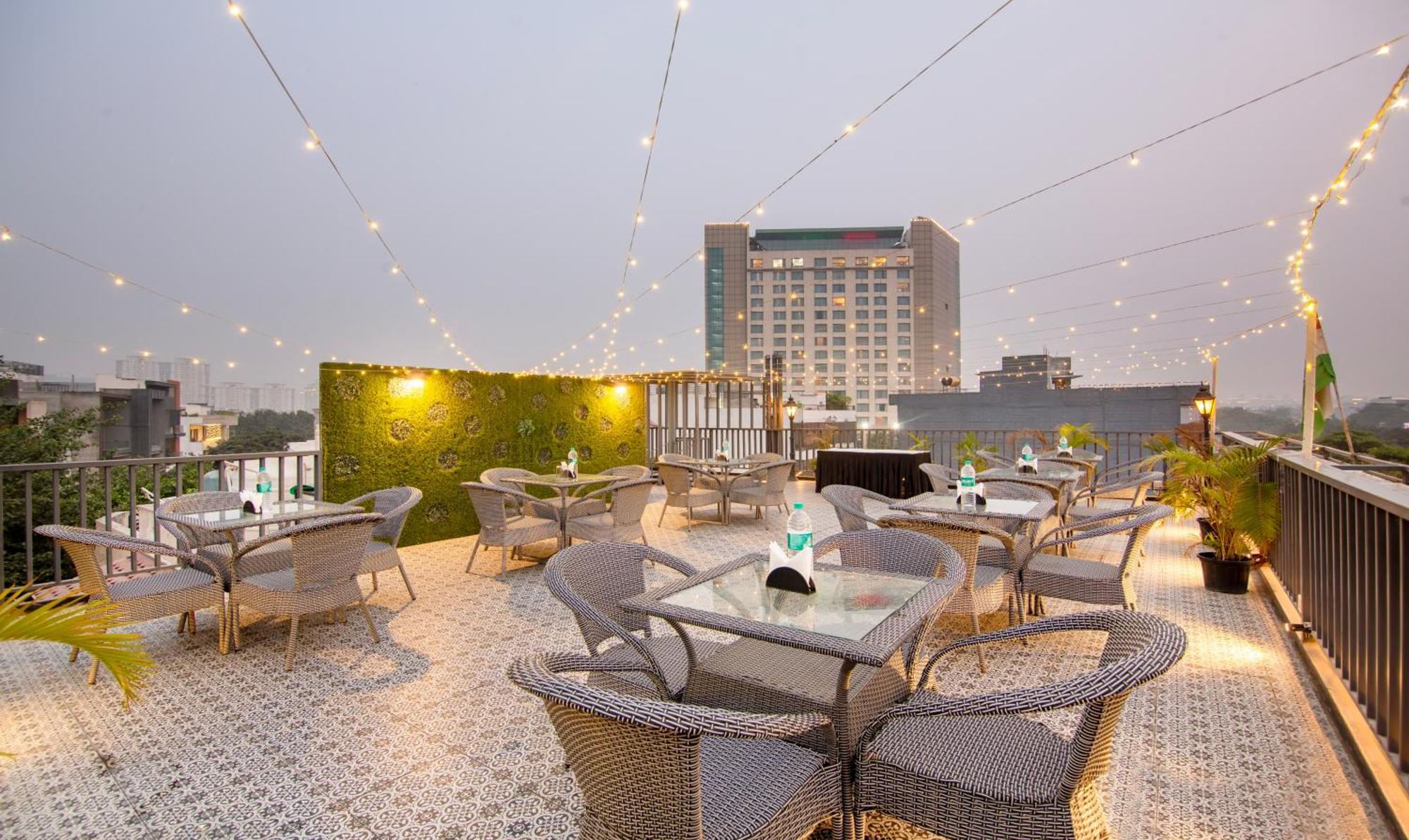 Super Townhouse Sushant Lok Phase 1 Formerly Hotel Neven غورغاون المظهر الخارجي الصورة