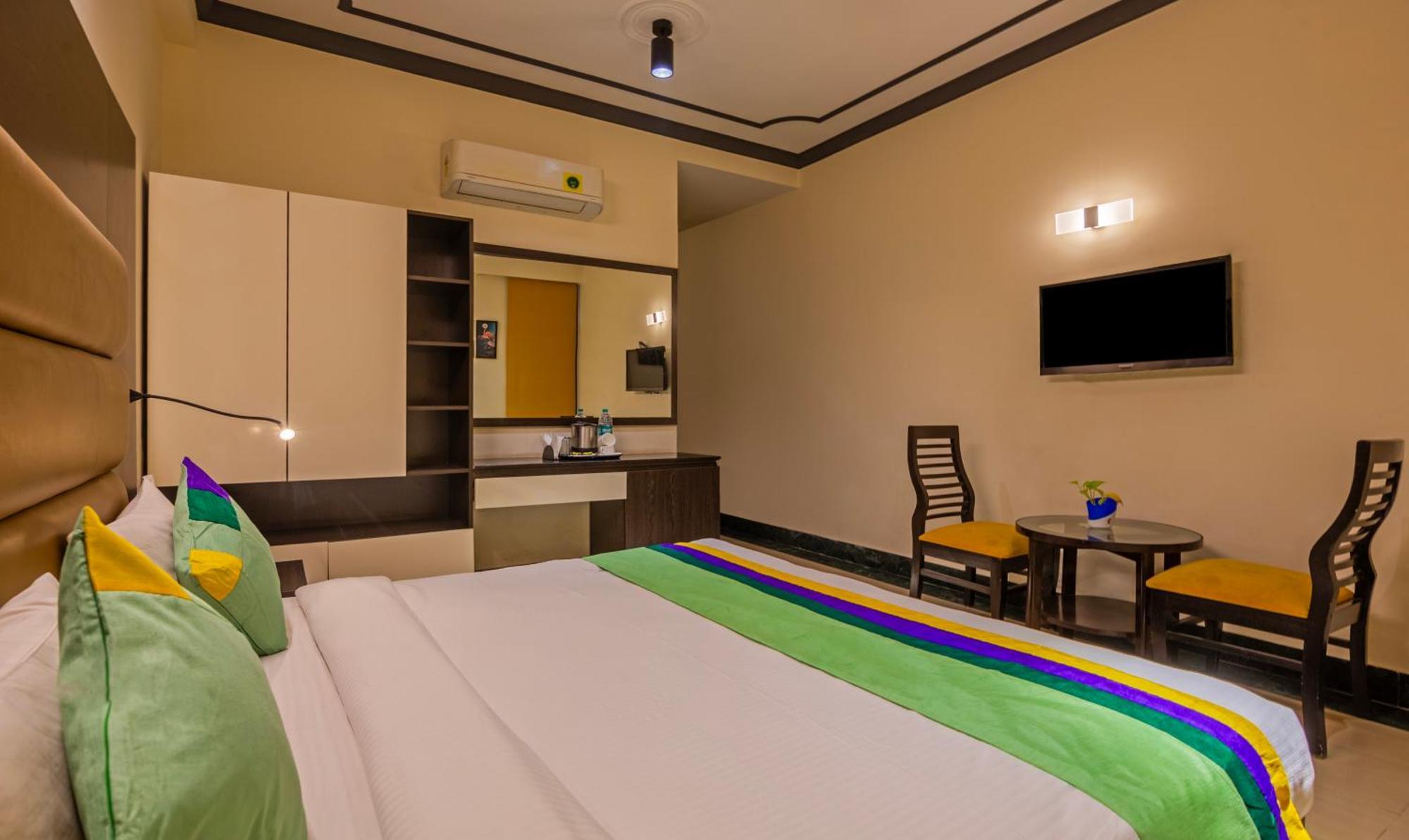 Super Townhouse Sushant Lok Phase 1 Formerly Hotel Neven غورغاون المظهر الخارجي الصورة