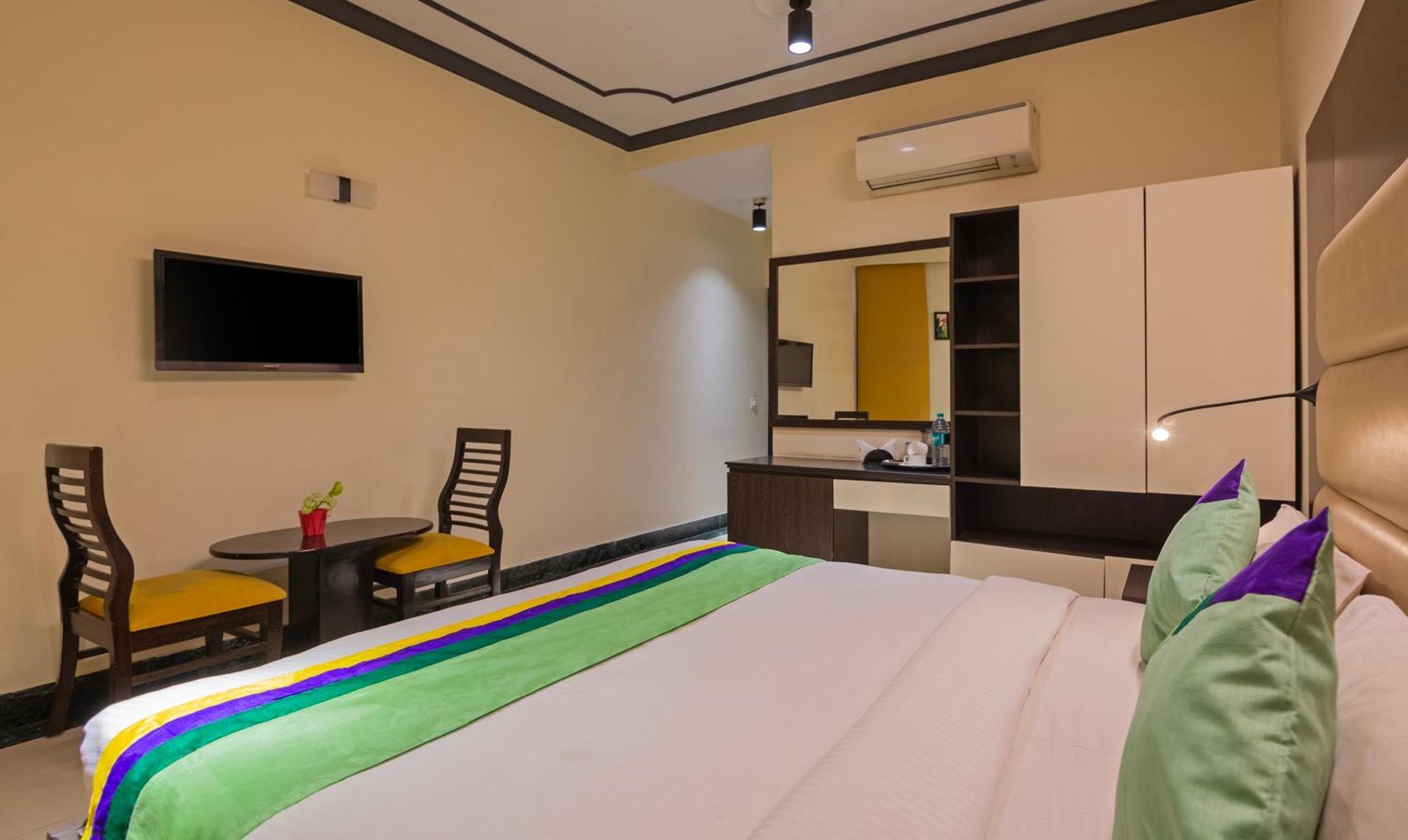 Super Townhouse Sushant Lok Phase 1 Formerly Hotel Neven غورغاون المظهر الخارجي الصورة