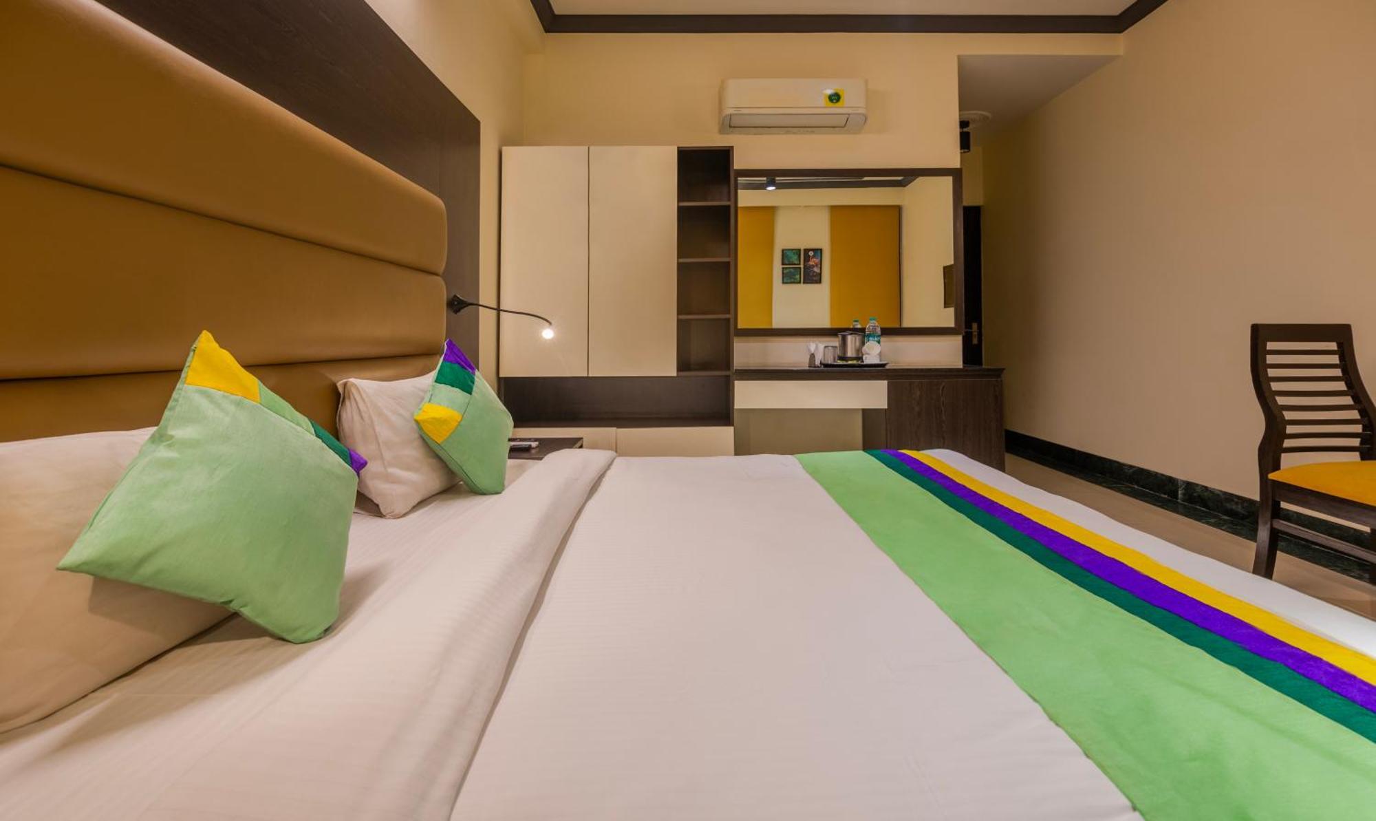 Super Townhouse Sushant Lok Phase 1 Formerly Hotel Neven غورغاون المظهر الخارجي الصورة