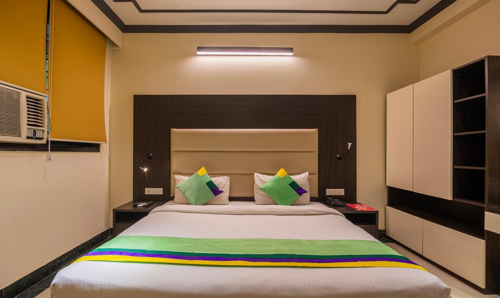 Super Townhouse Sushant Lok Phase 1 Formerly Hotel Neven غورغاون المظهر الخارجي الصورة