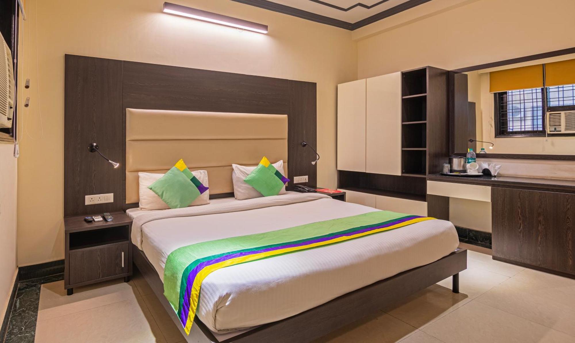 Super Townhouse Sushant Lok Phase 1 Formerly Hotel Neven غورغاون المظهر الخارجي الصورة