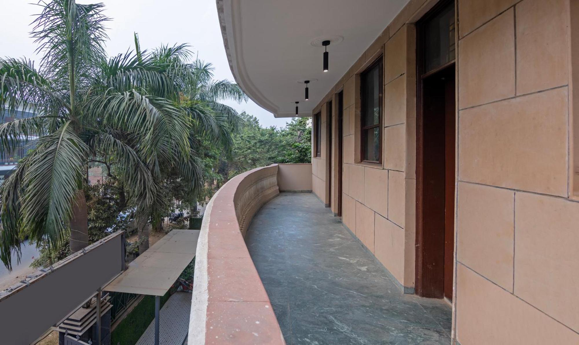 Super Townhouse Sushant Lok Phase 1 Formerly Hotel Neven غورغاون المظهر الخارجي الصورة
