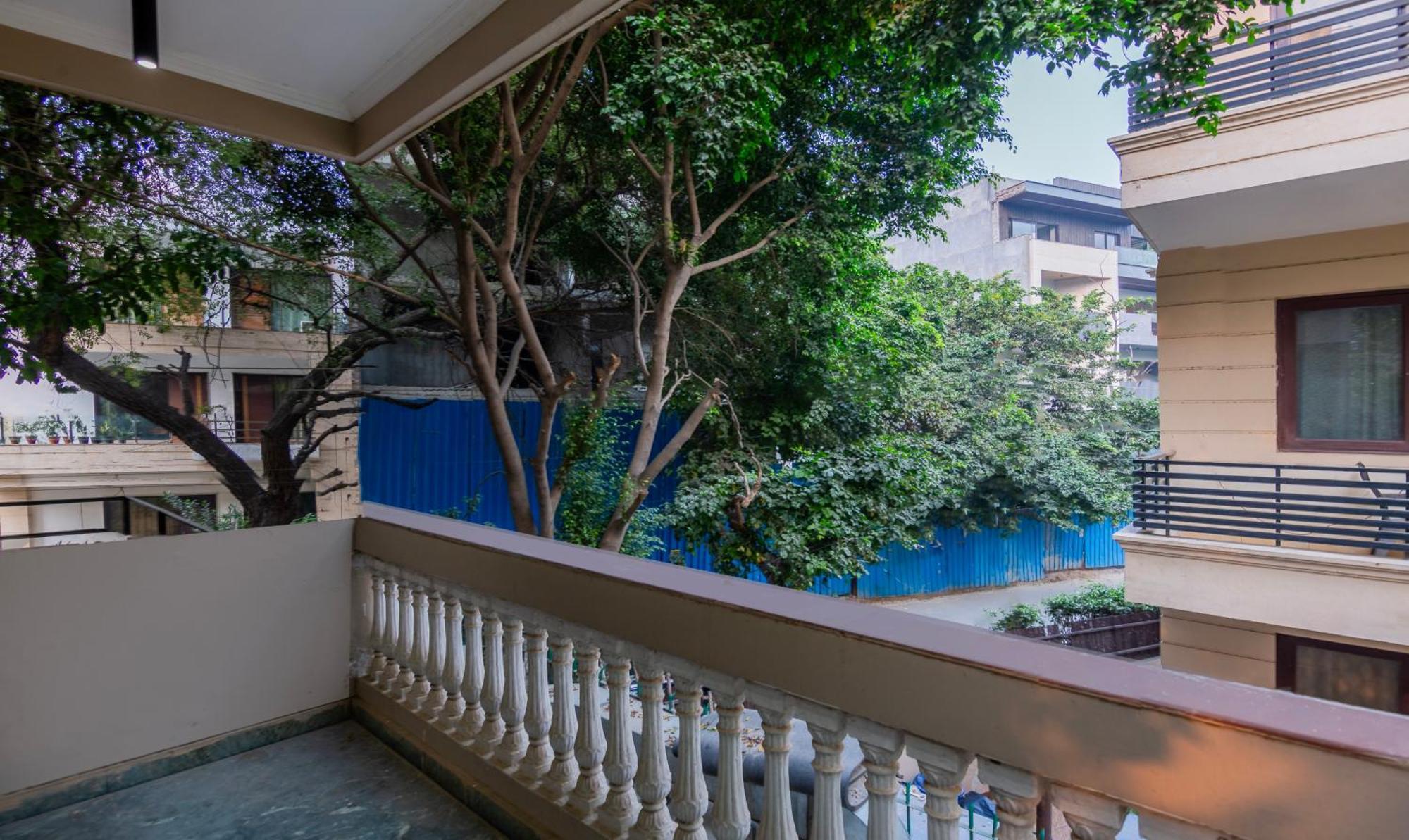Super Townhouse Sushant Lok Phase 1 Formerly Hotel Neven غورغاون المظهر الخارجي الصورة