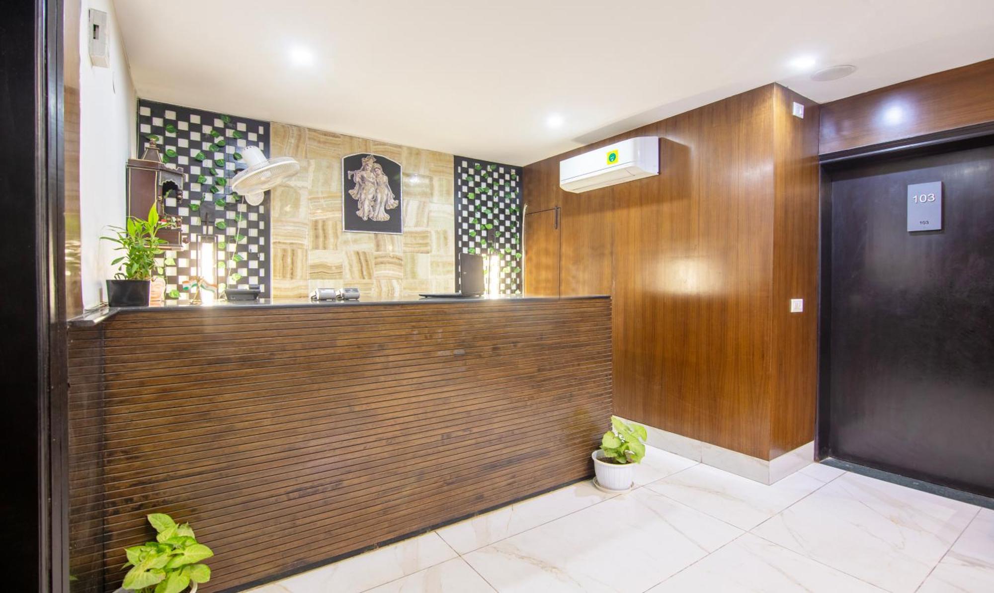 Super Townhouse Sushant Lok Phase 1 Formerly Hotel Neven غورغاون المظهر الخارجي الصورة