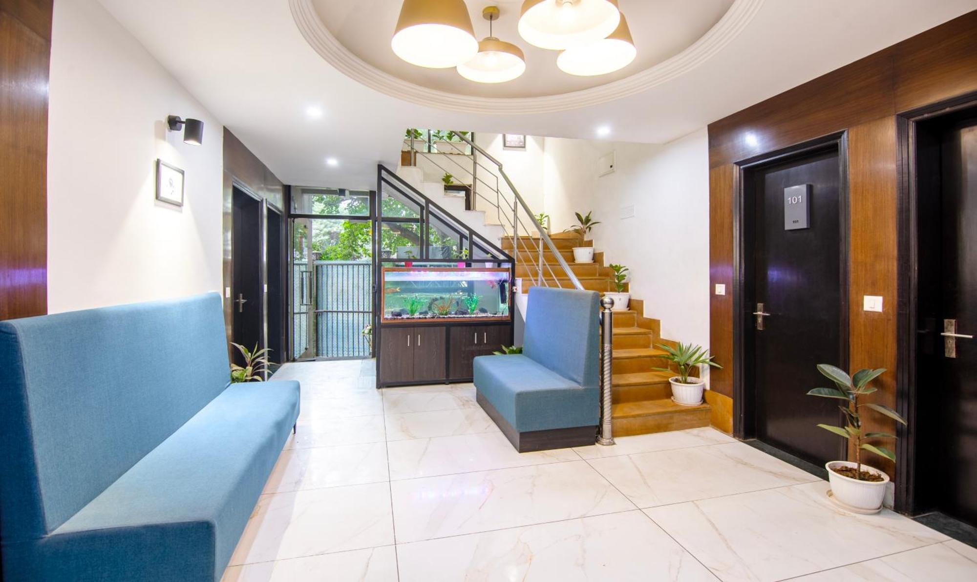 Super Townhouse Sushant Lok Phase 1 Formerly Hotel Neven غورغاون المظهر الخارجي الصورة
