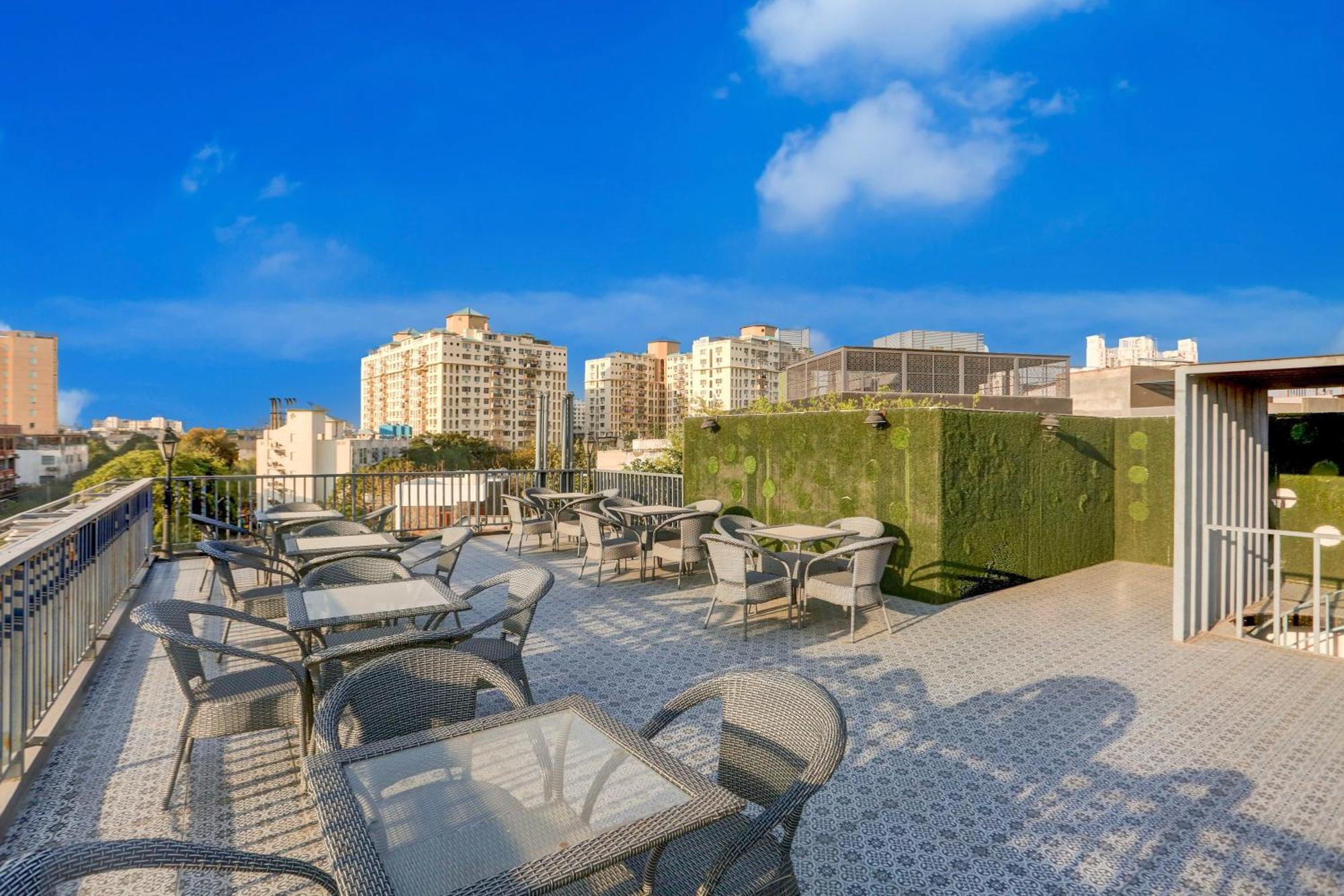 Super Townhouse Sushant Lok Phase 1 Formerly Hotel Neven غورغاون المظهر الخارجي الصورة