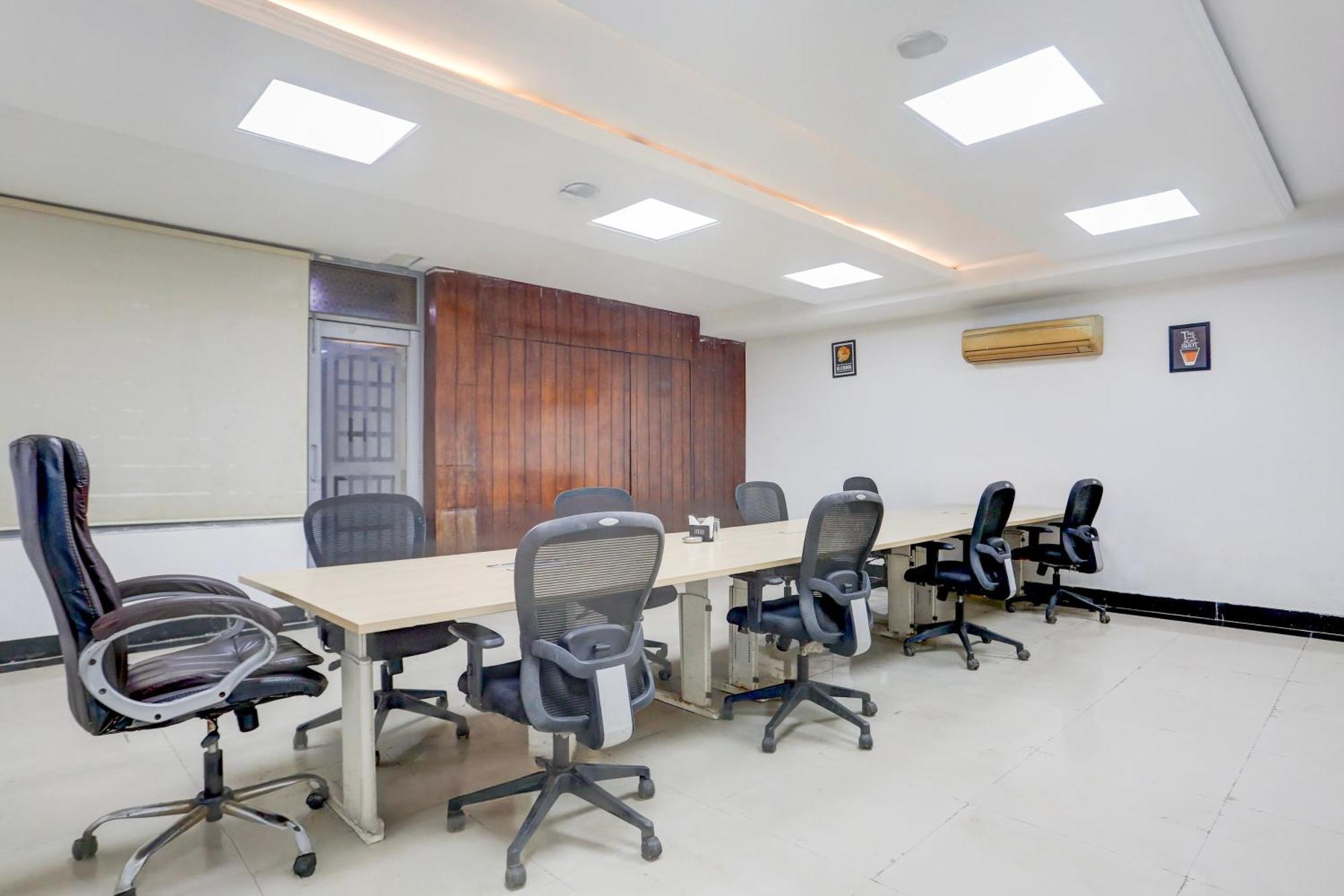 Super Townhouse Sushant Lok Phase 1 Formerly Hotel Neven غورغاون المظهر الخارجي الصورة