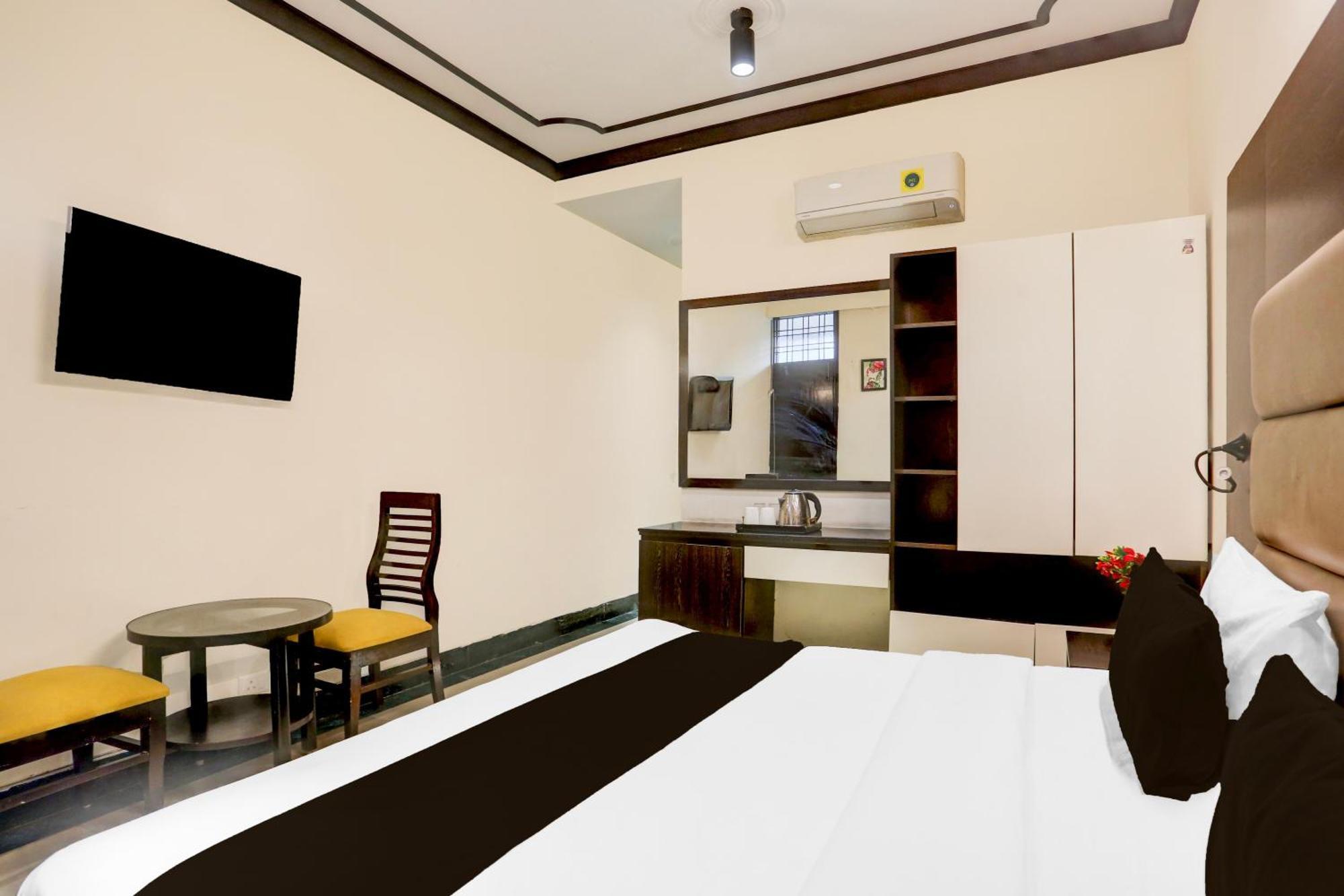 Super Townhouse Sushant Lok Phase 1 Formerly Hotel Neven غورغاون المظهر الخارجي الصورة