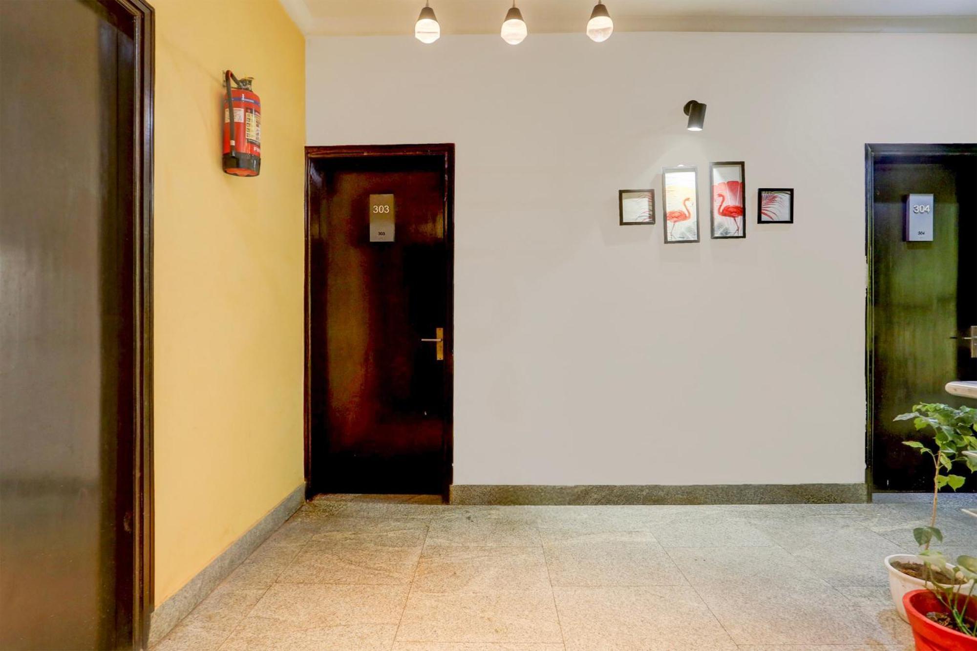 Super Townhouse Sushant Lok Phase 1 Formerly Hotel Neven غورغاون المظهر الخارجي الصورة