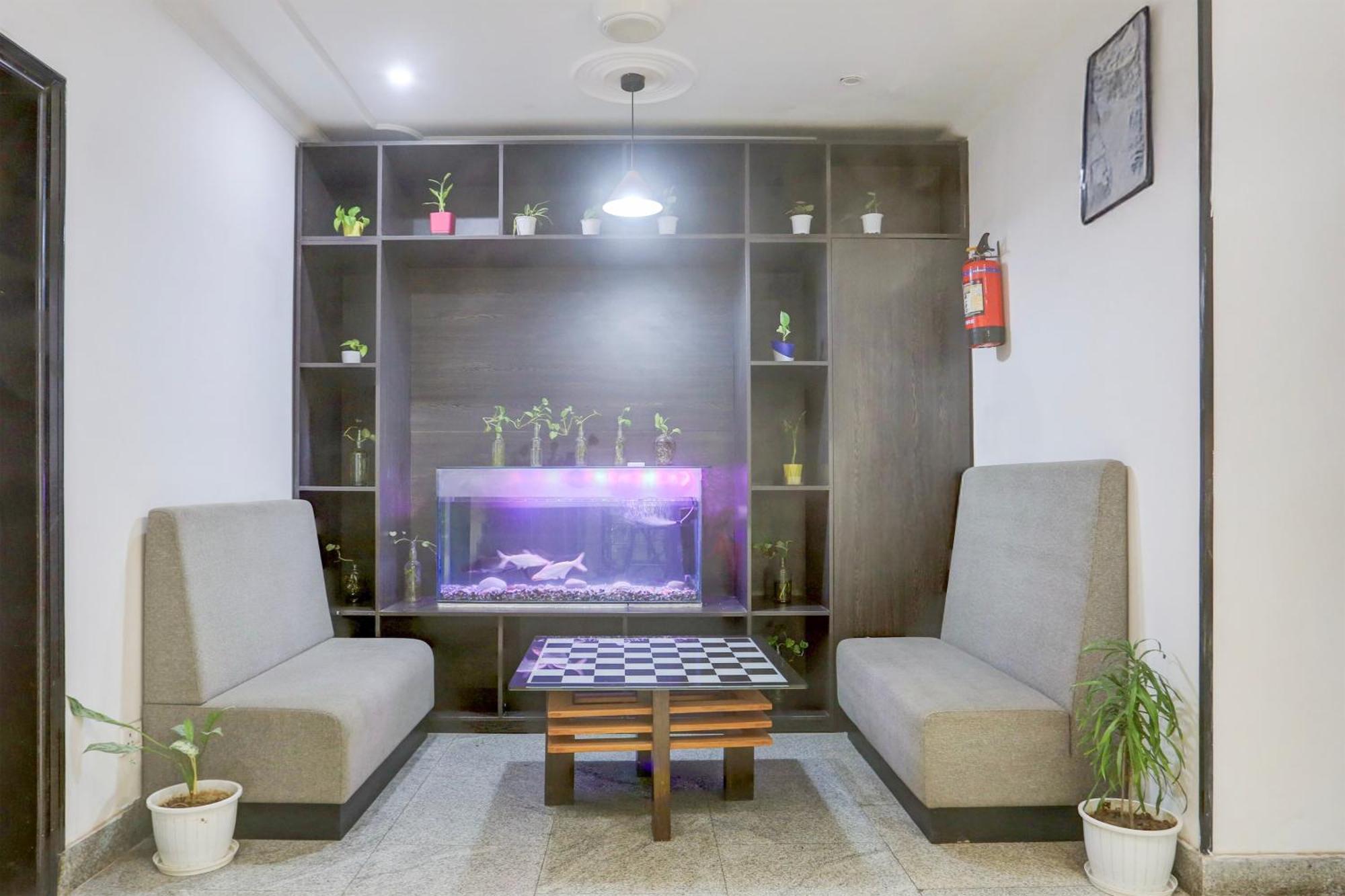 Super Townhouse Sushant Lok Phase 1 Formerly Hotel Neven غورغاون المظهر الخارجي الصورة