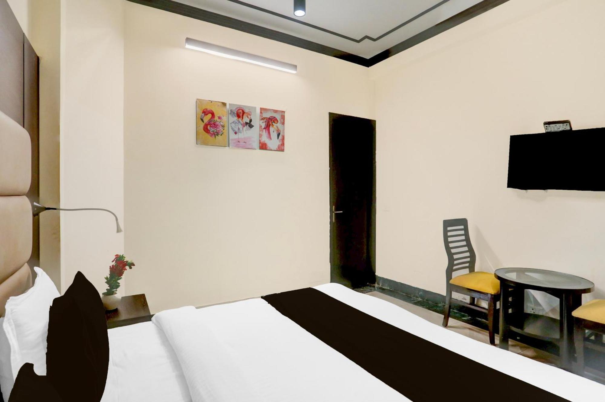 Super Townhouse Sushant Lok Phase 1 Formerly Hotel Neven غورغاون المظهر الخارجي الصورة