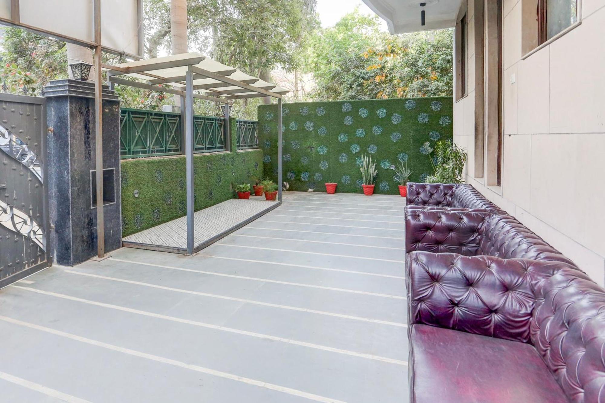 Super Townhouse Sushant Lok Phase 1 Formerly Hotel Neven غورغاون المظهر الخارجي الصورة