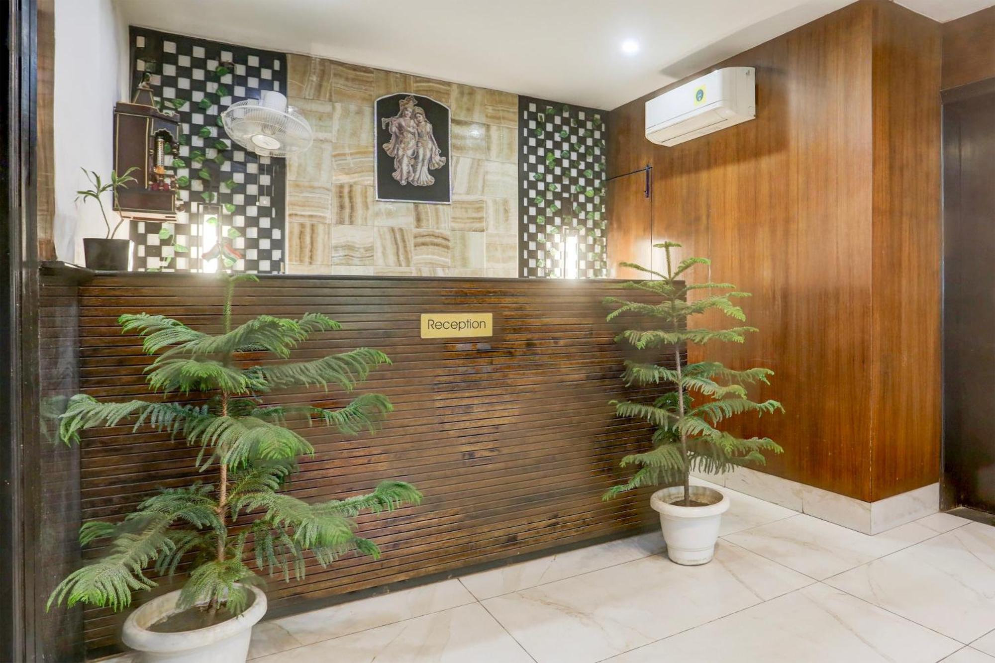 Super Townhouse Sushant Lok Phase 1 Formerly Hotel Neven غورغاون المظهر الخارجي الصورة
