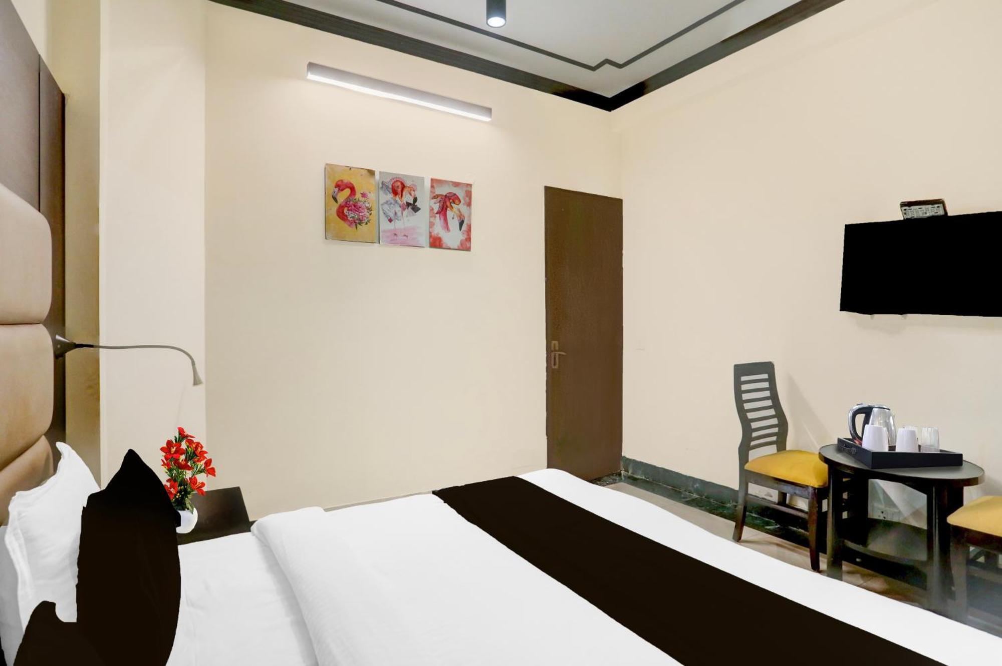 Super Townhouse Sushant Lok Phase 1 Formerly Hotel Neven غورغاون المظهر الخارجي الصورة