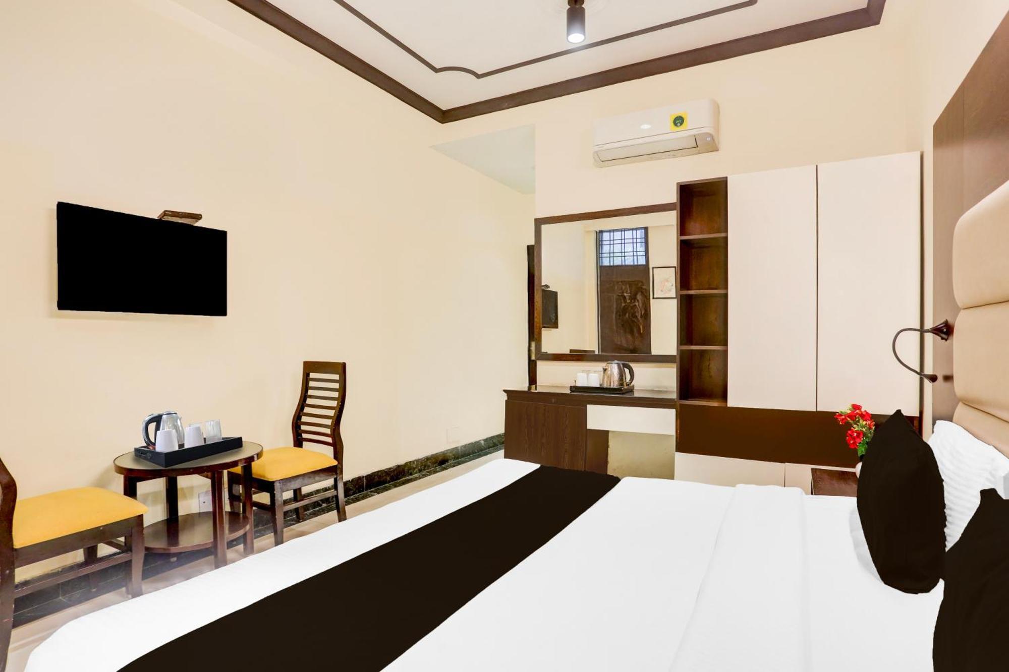 Super Townhouse Sushant Lok Phase 1 Formerly Hotel Neven غورغاون المظهر الخارجي الصورة