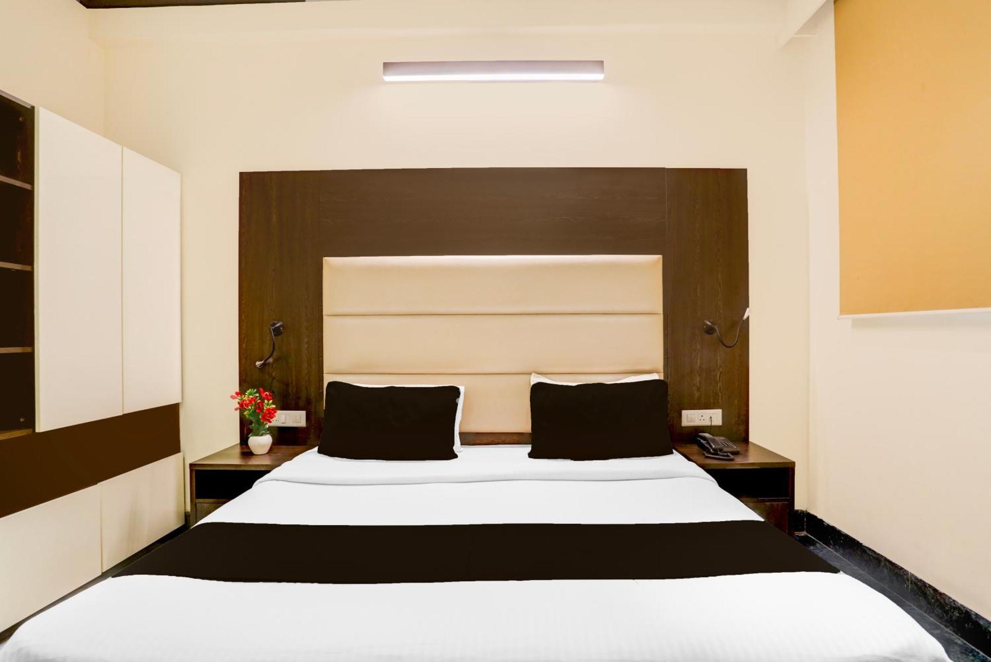 Super Townhouse Sushant Lok Phase 1 Formerly Hotel Neven غورغاون المظهر الخارجي الصورة