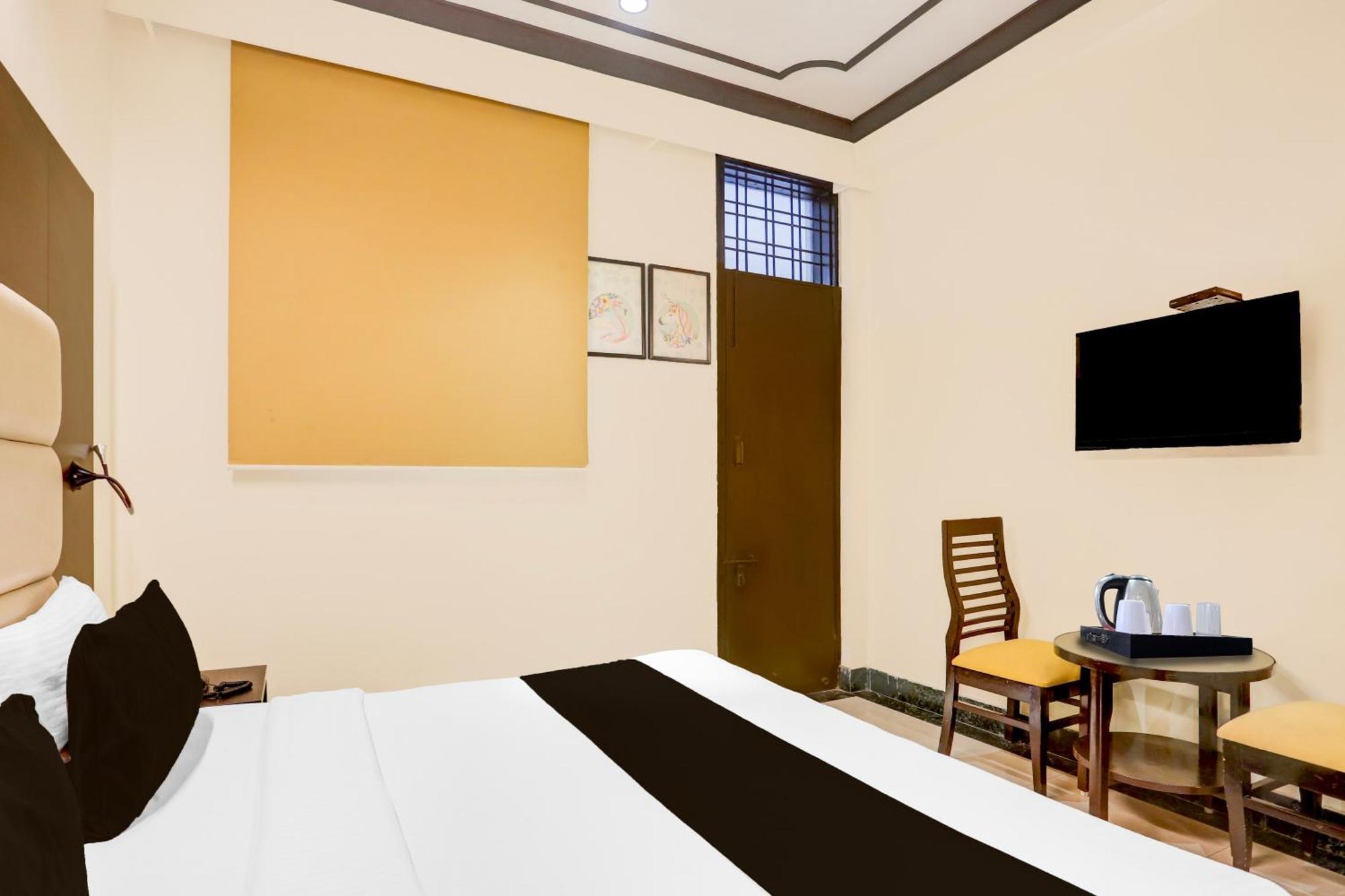 Super Townhouse Sushant Lok Phase 1 Formerly Hotel Neven غورغاون المظهر الخارجي الصورة