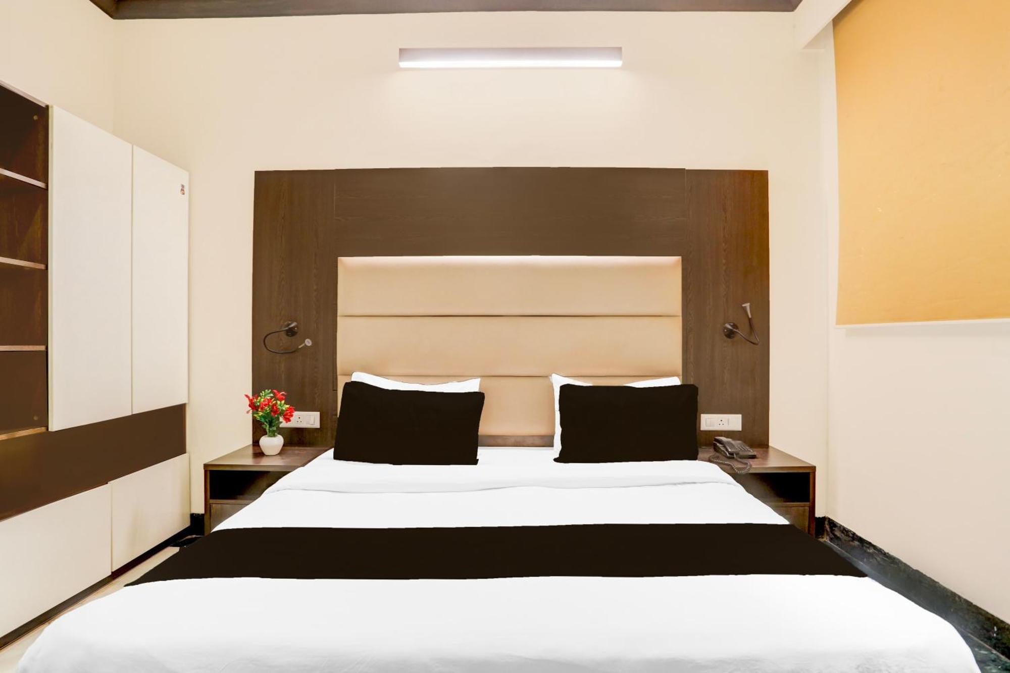 Super Townhouse Sushant Lok Phase 1 Formerly Hotel Neven غورغاون المظهر الخارجي الصورة